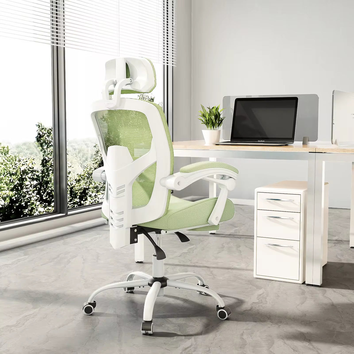 Chaise gaming ergonomique mesh — Dossier haut, lombaire & inclinable.