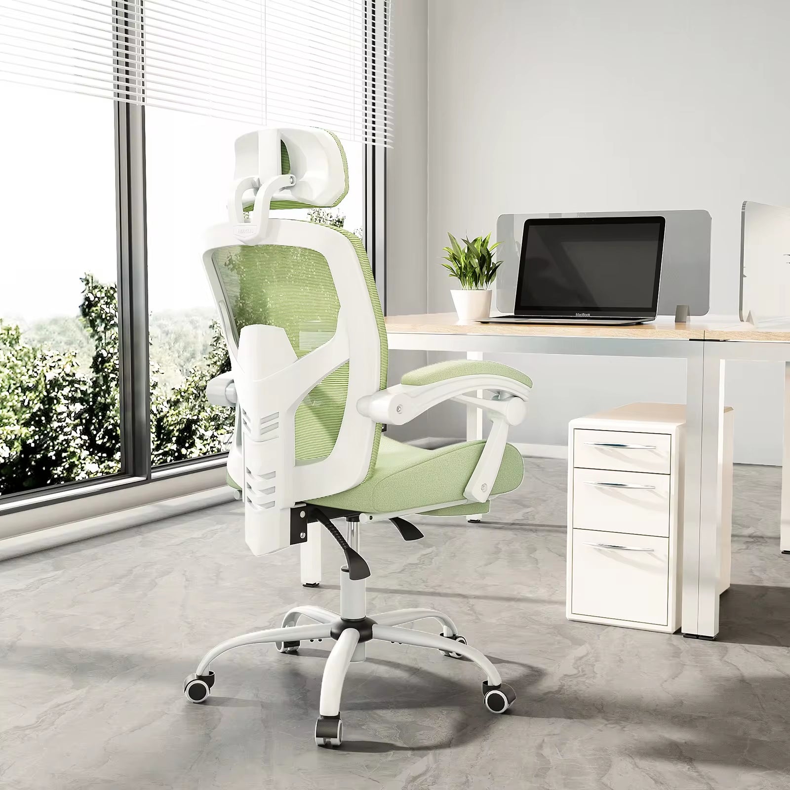 Chaise gaming ergonomique mesh — Dossier haut, lombaire & inclinable.